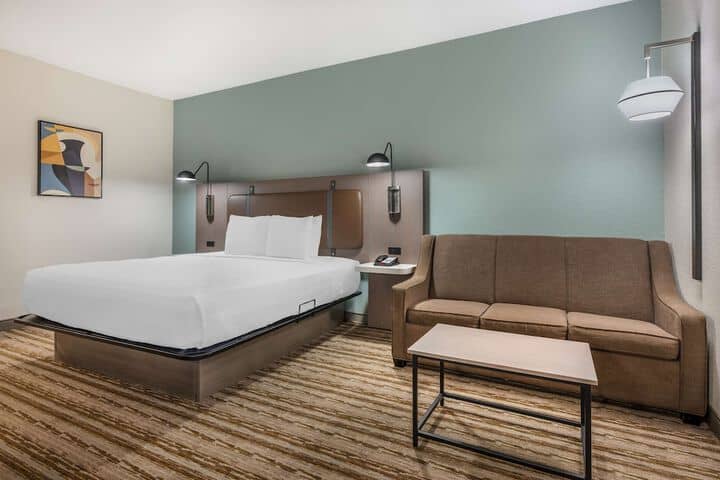 Room 13 of 45