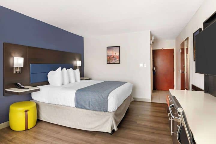 Room 18 of 42
