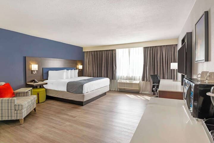 Room 9 of 42