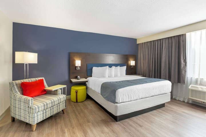 Room 10 of 42