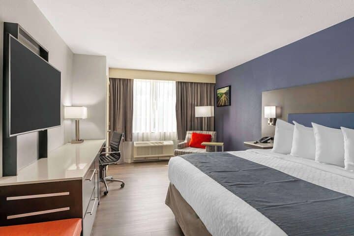 Room 6 of 42