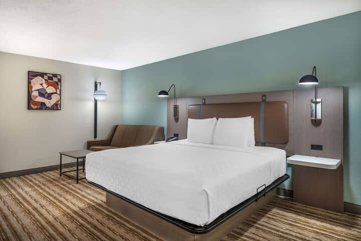 Room 8 of 45