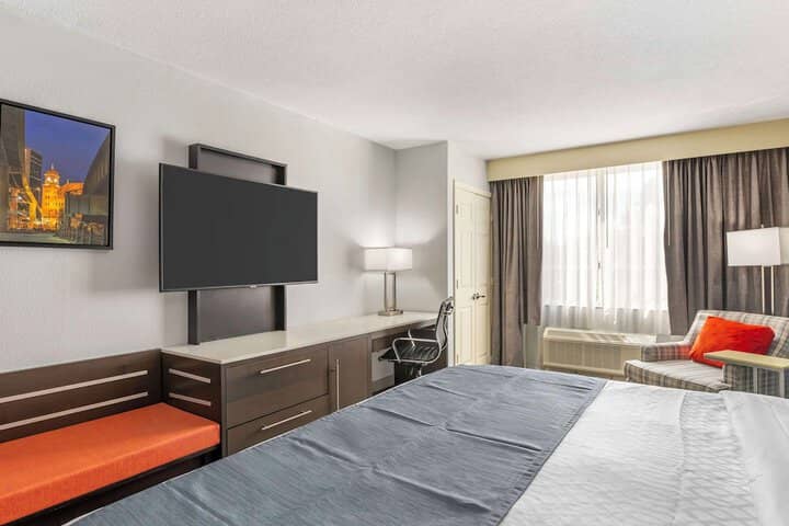 Room 16 of 42