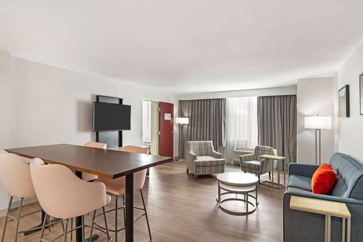 Room 8 of 42