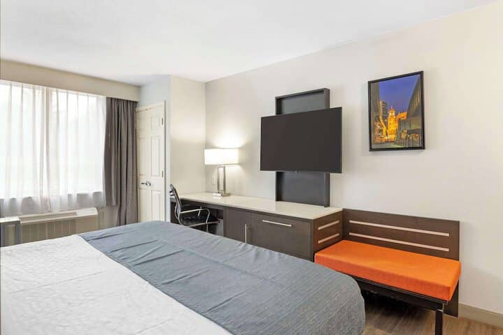 Room 13 of 42