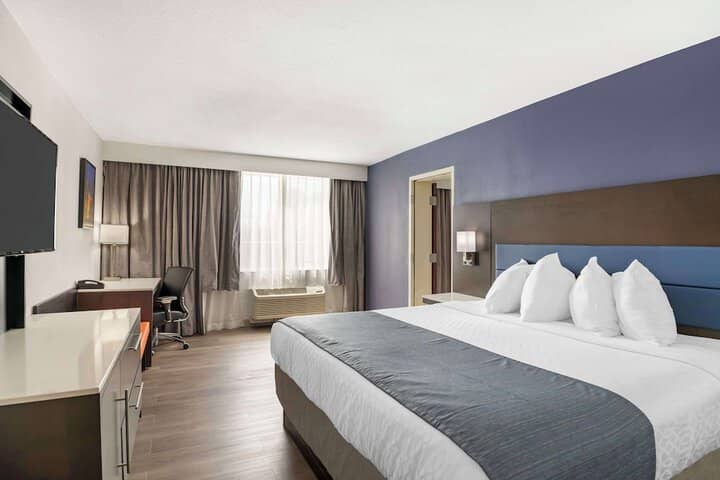 Room 25 of 42